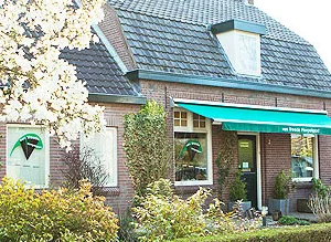 De gevel van Van Vreede Hengelsport aan de Korenstraat 2